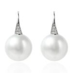 Heritage Elegance in White Gold and Pearl